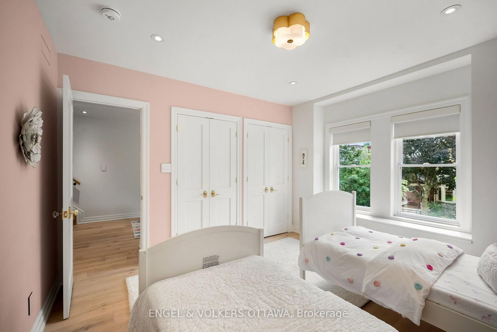 Detached House sold at 31 Woodlawn Avenue, Ottawa, Ontario, K1S 2S8 - Glebe - MLS: X13574792