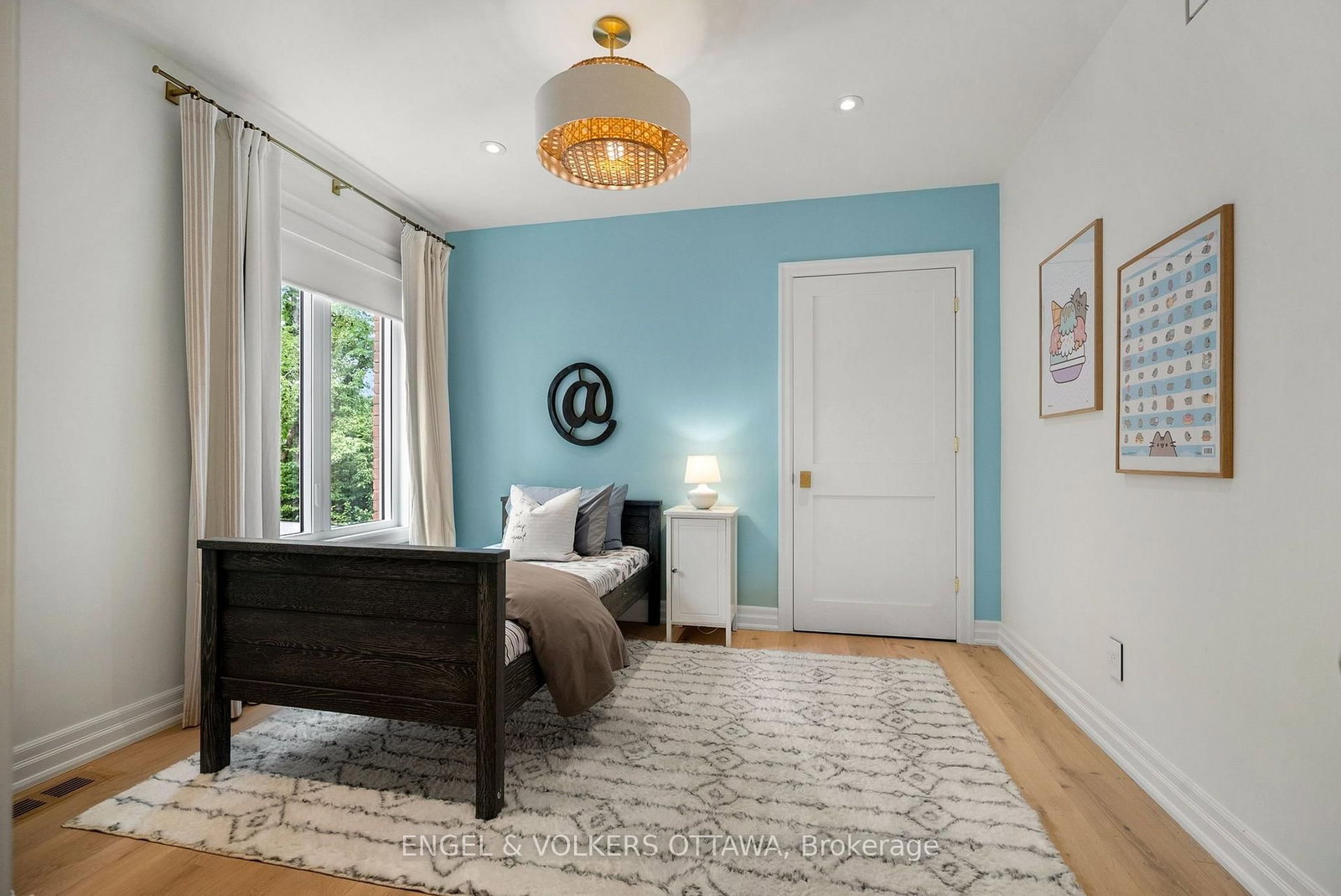 Detached House sold at 31 Woodlawn Avenue, Ottawa, Ontario, K1S 2S8 - Glebe - MLS: X13574792