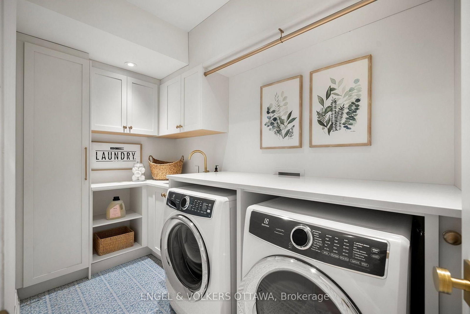 Detached House sold at 31 Woodlawn Avenue, Ottawa, Ontario, K1S 2S8 - Glebe - MLS: X13574792