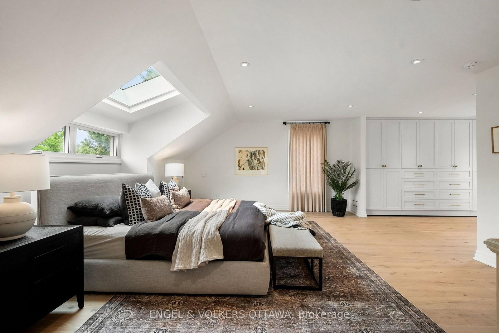 Detached House sold at 31 Woodlawn Avenue, Ottawa, Ontario, K1S 2S8 - Glebe - MLS: X13574792