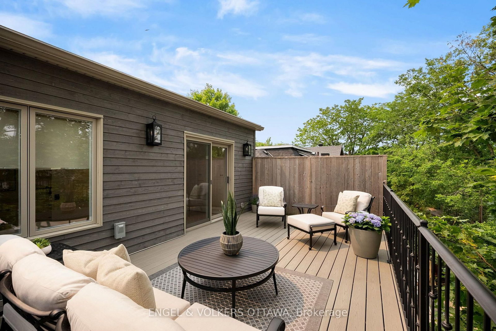 Detached House sold at 31 Woodlawn Avenue, Ottawa, Ontario, K1S 2S8 - Glebe - MLS: X13574792
