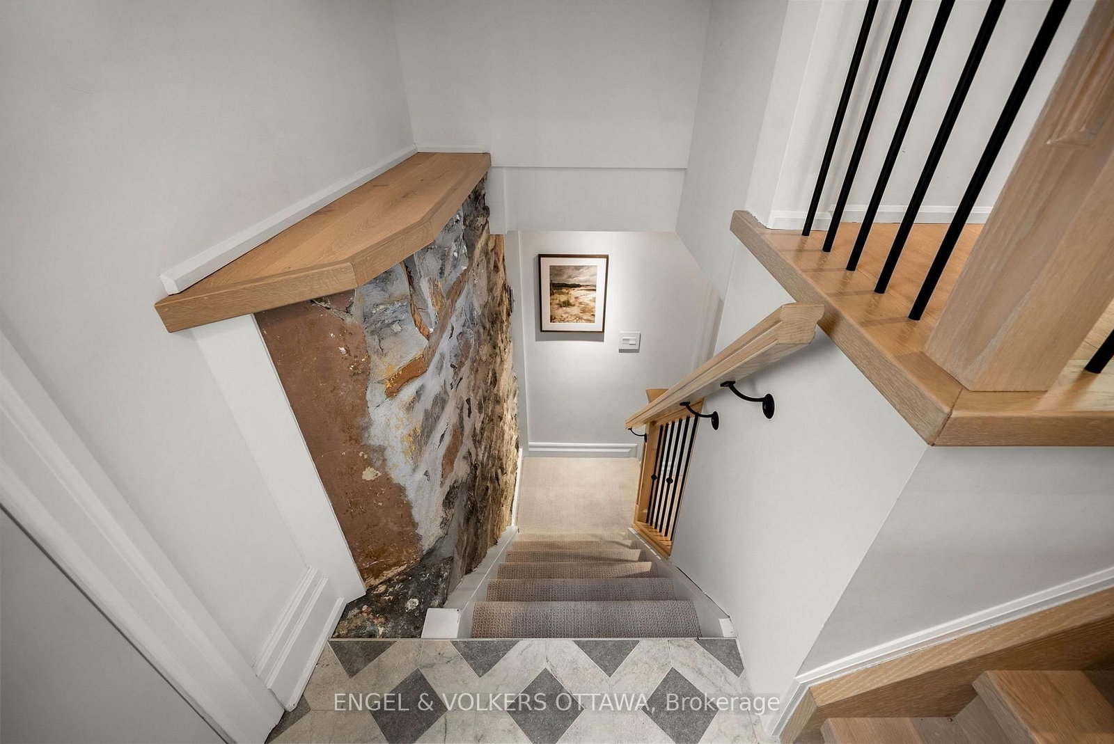 Detached House sold at 31 Woodlawn Avenue, Ottawa, Ontario, K1S 2S8 - Glebe - MLS: X13574792
