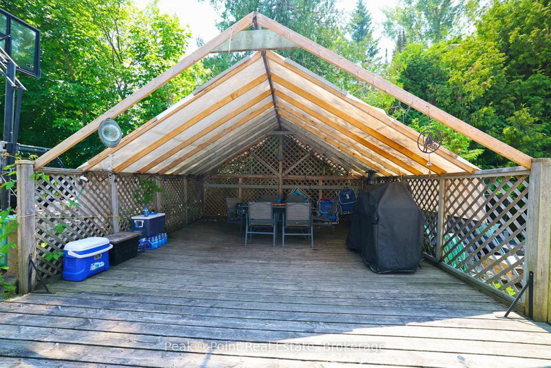 36 Barrie Ave photo 5