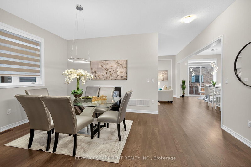 67 Starfire Cres photo 5