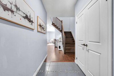 4 Cutts Crescent • Hamilton, ON photo 3