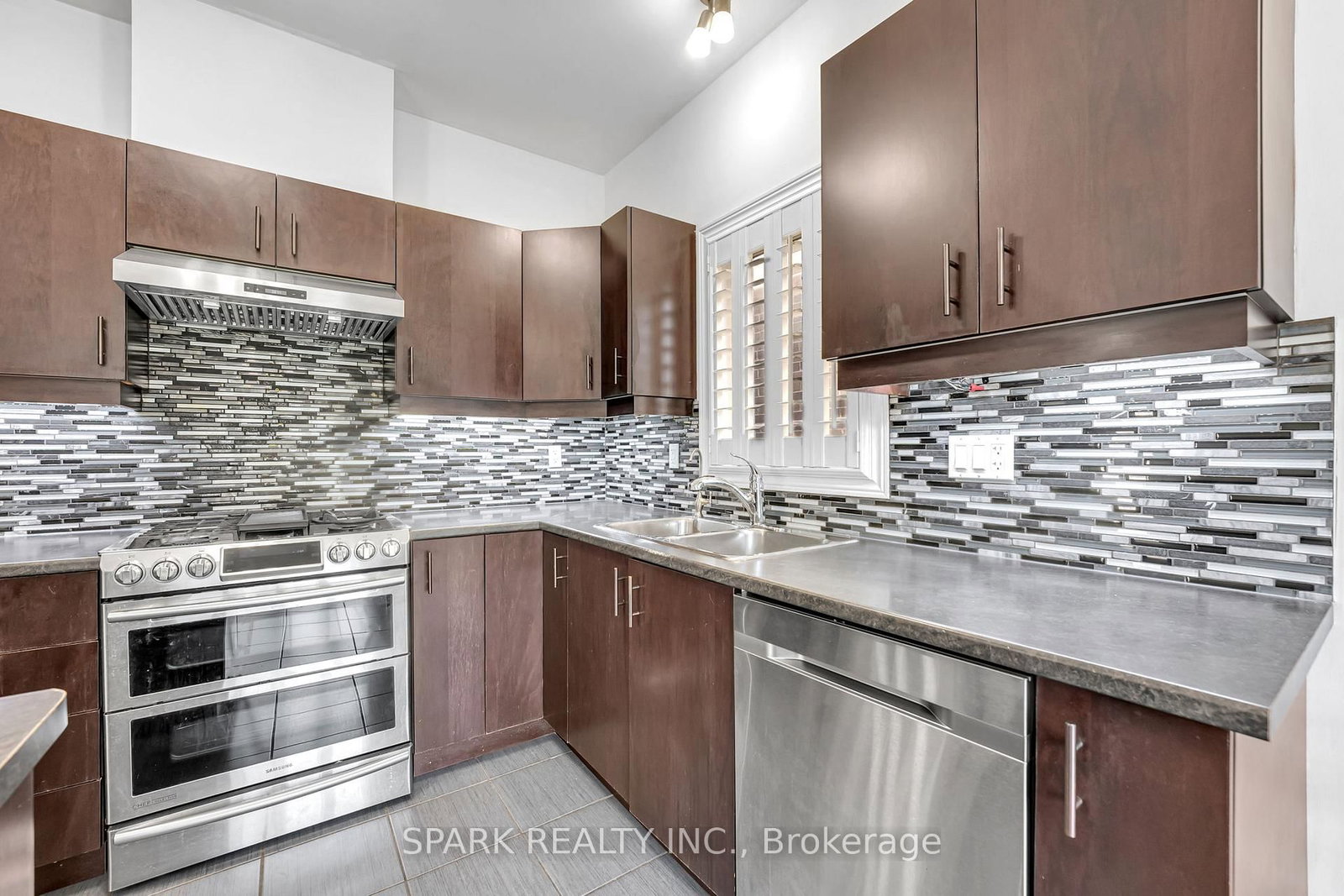 4 Cutts Crescent • Hamilton, ON photo 8