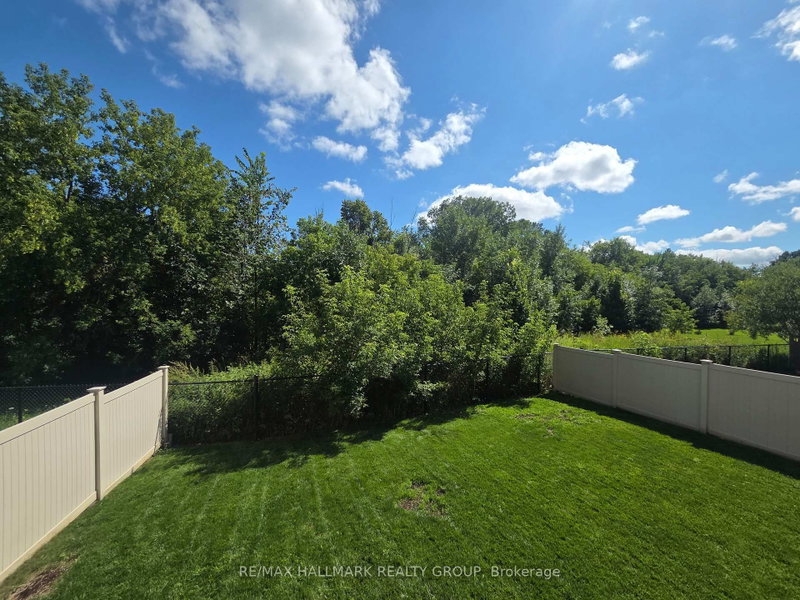 938 Wildcarrot Crescent