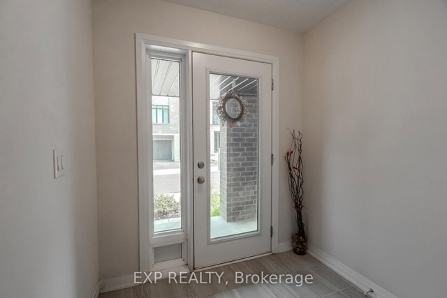 1207 - 585 Colborne Street
