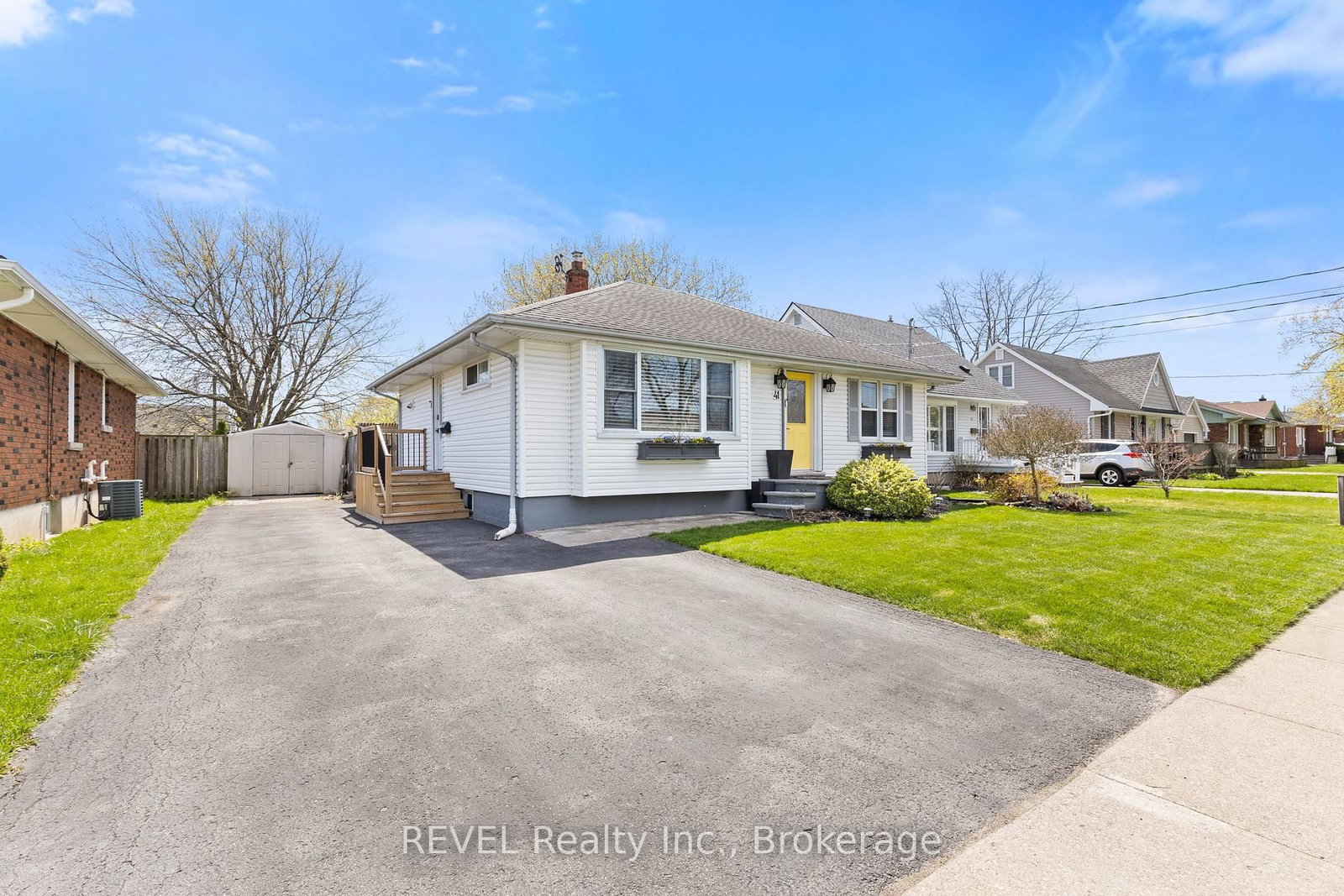 41 Rose Avenue • Thorold, ON photo 2