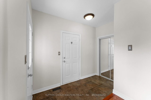 1896 Berrywood Crescent