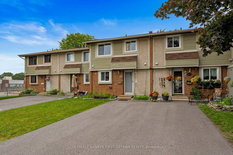 158 Barrow Cres photo 4