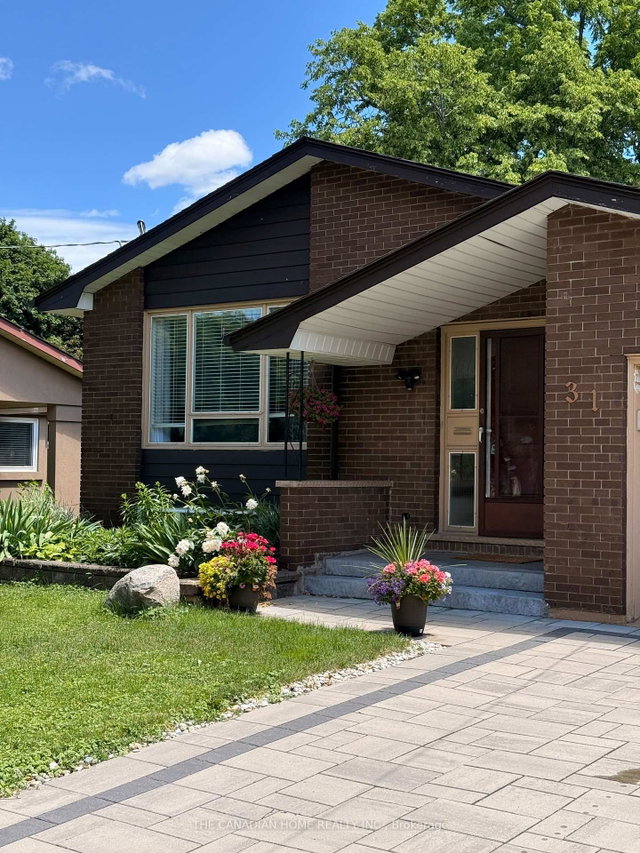 UPPER - 31 Brenlyn Court