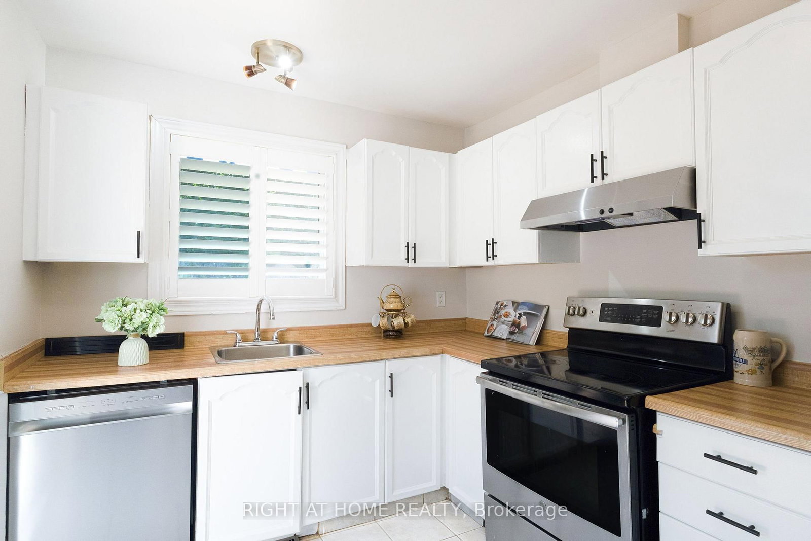 161 Pheasant Run Drive • Ottawa, ON photo 4