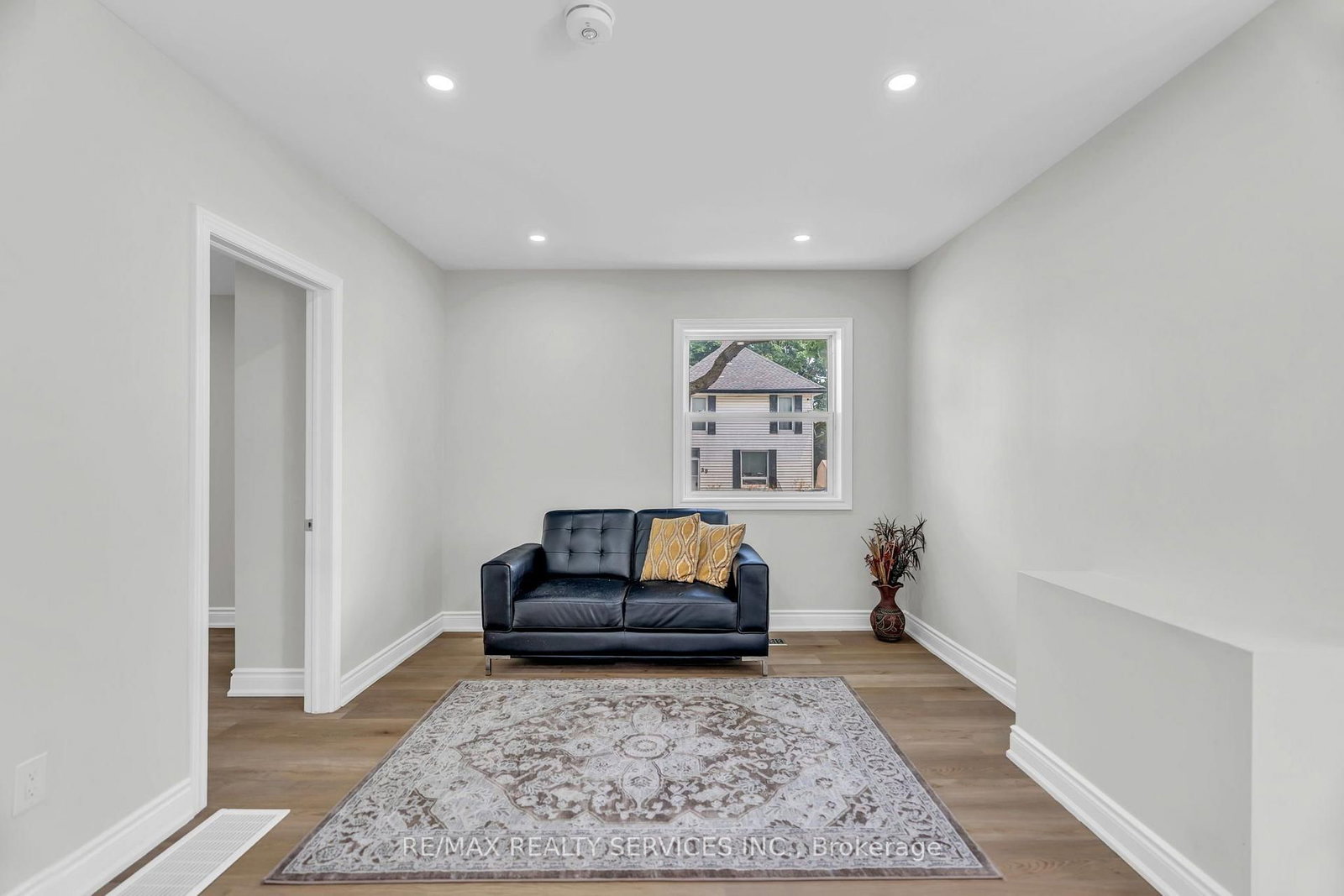 727 College Avenue • Woodstock, ON photo 10