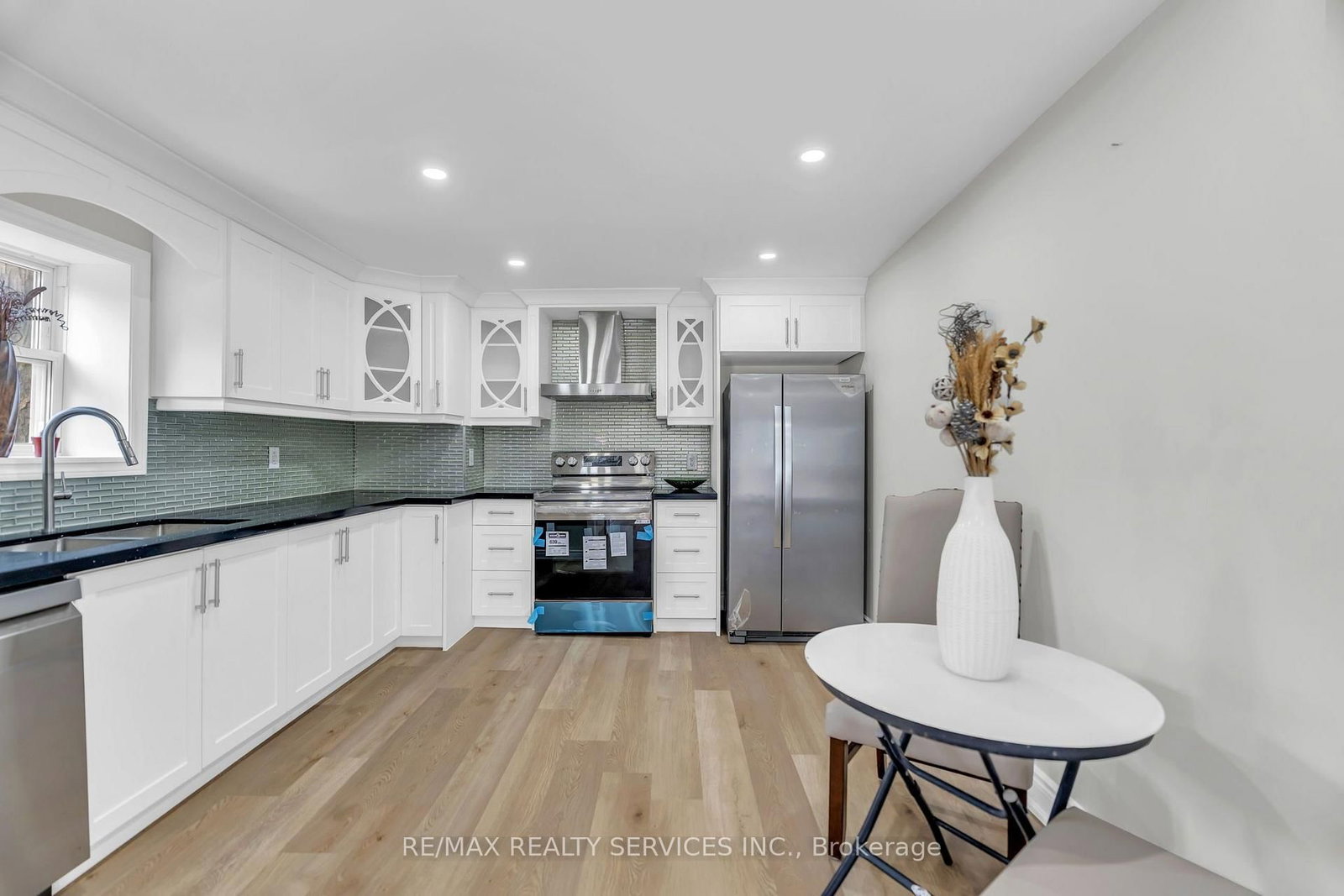 727 College Avenue • Woodstock, ON photo 12