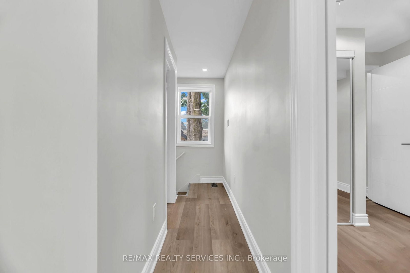 727 College Avenue • Woodstock, ON photo 23