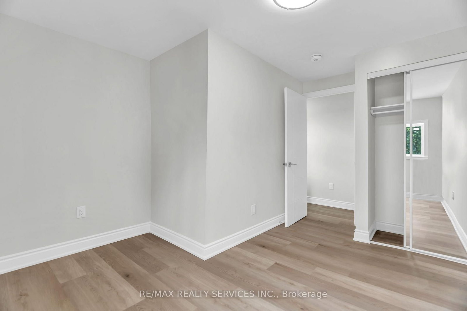 727 College Avenue • Woodstock, ON photo 25