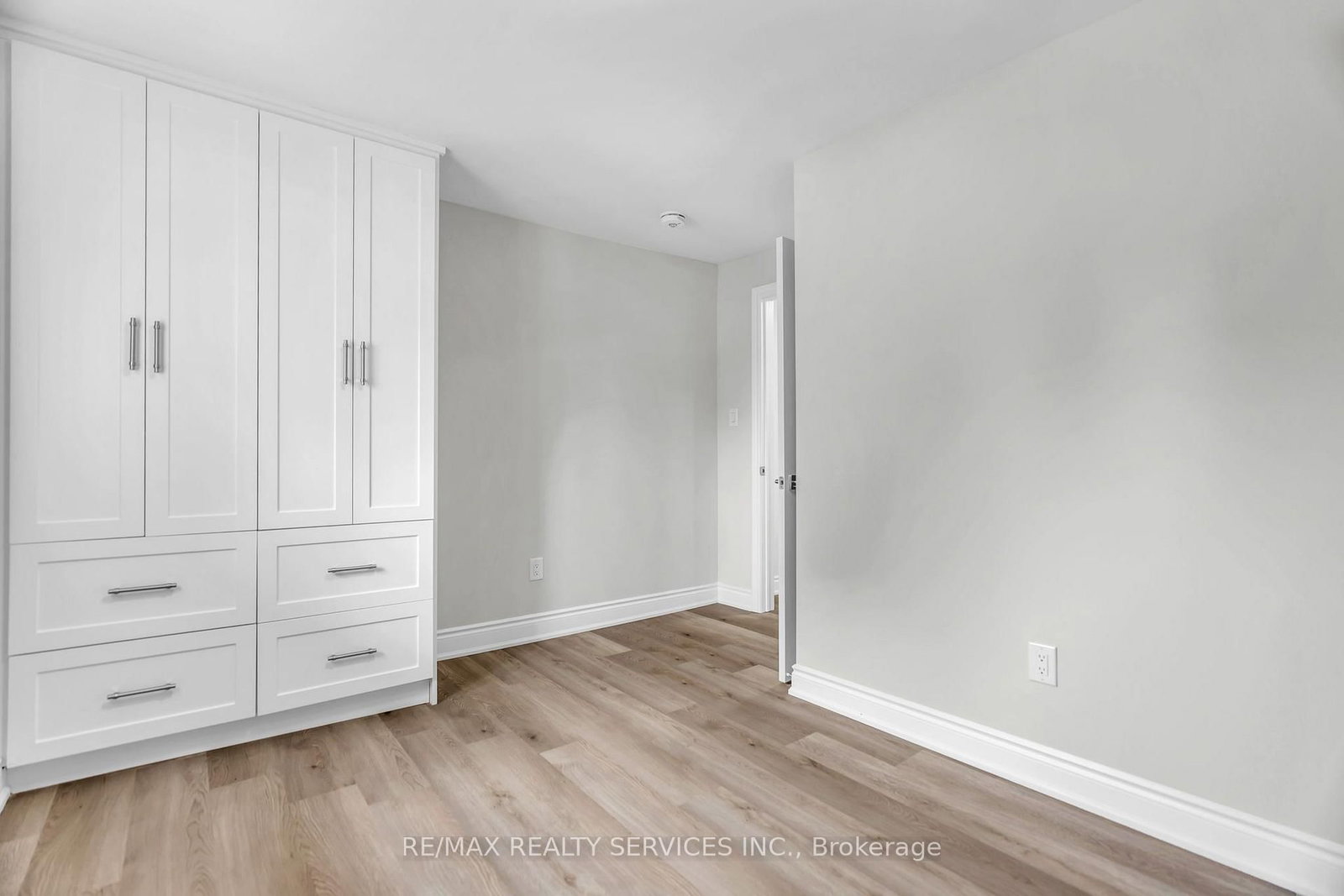 727 College Avenue • Woodstock, ON photo 27