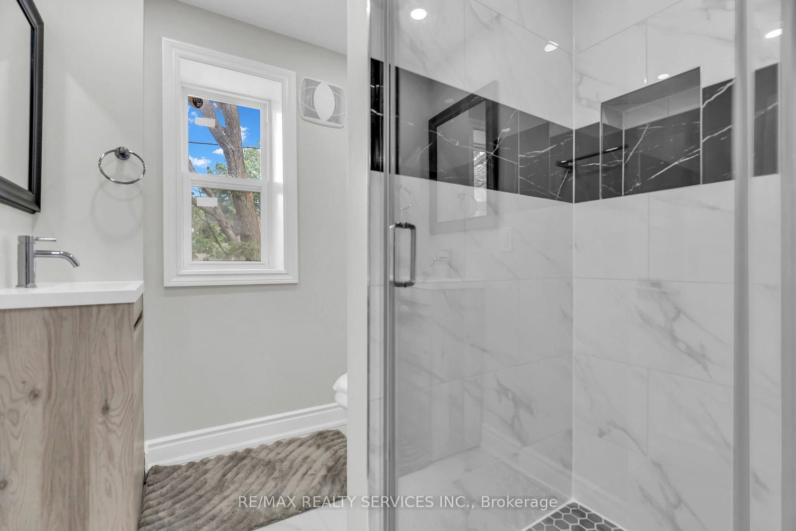 727 College Avenue • Woodstock, ON photo 32