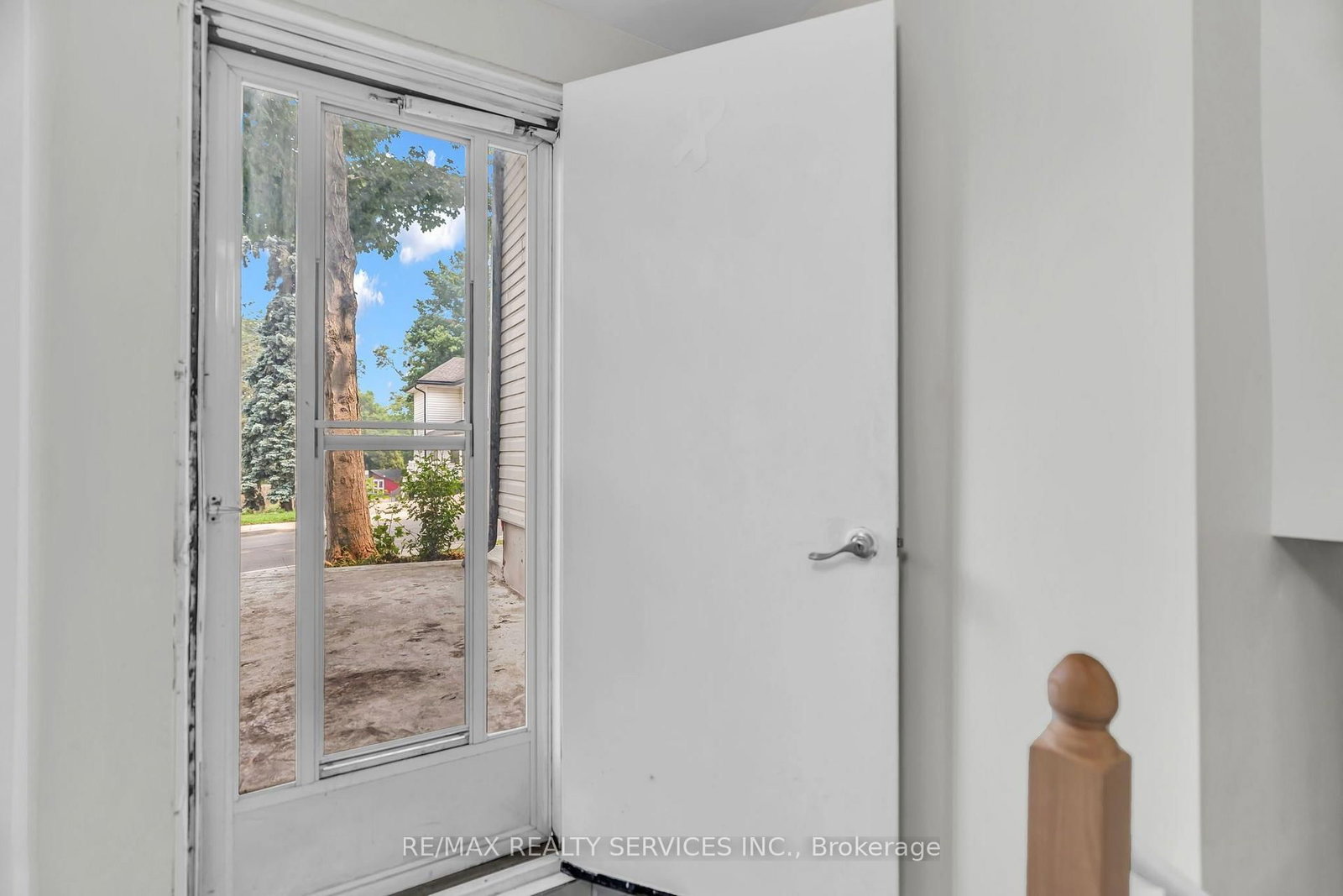 727 College Avenue • Woodstock, ON photo 34