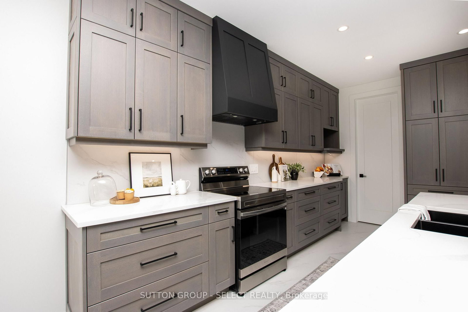 99 Optimist Drive • Southwold, ON photo 14