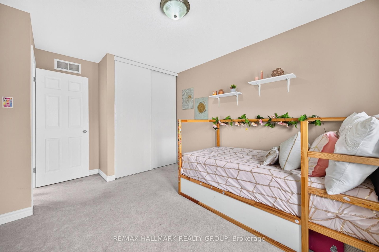 599 Malkowski Street • Ottawa, ON photo 25