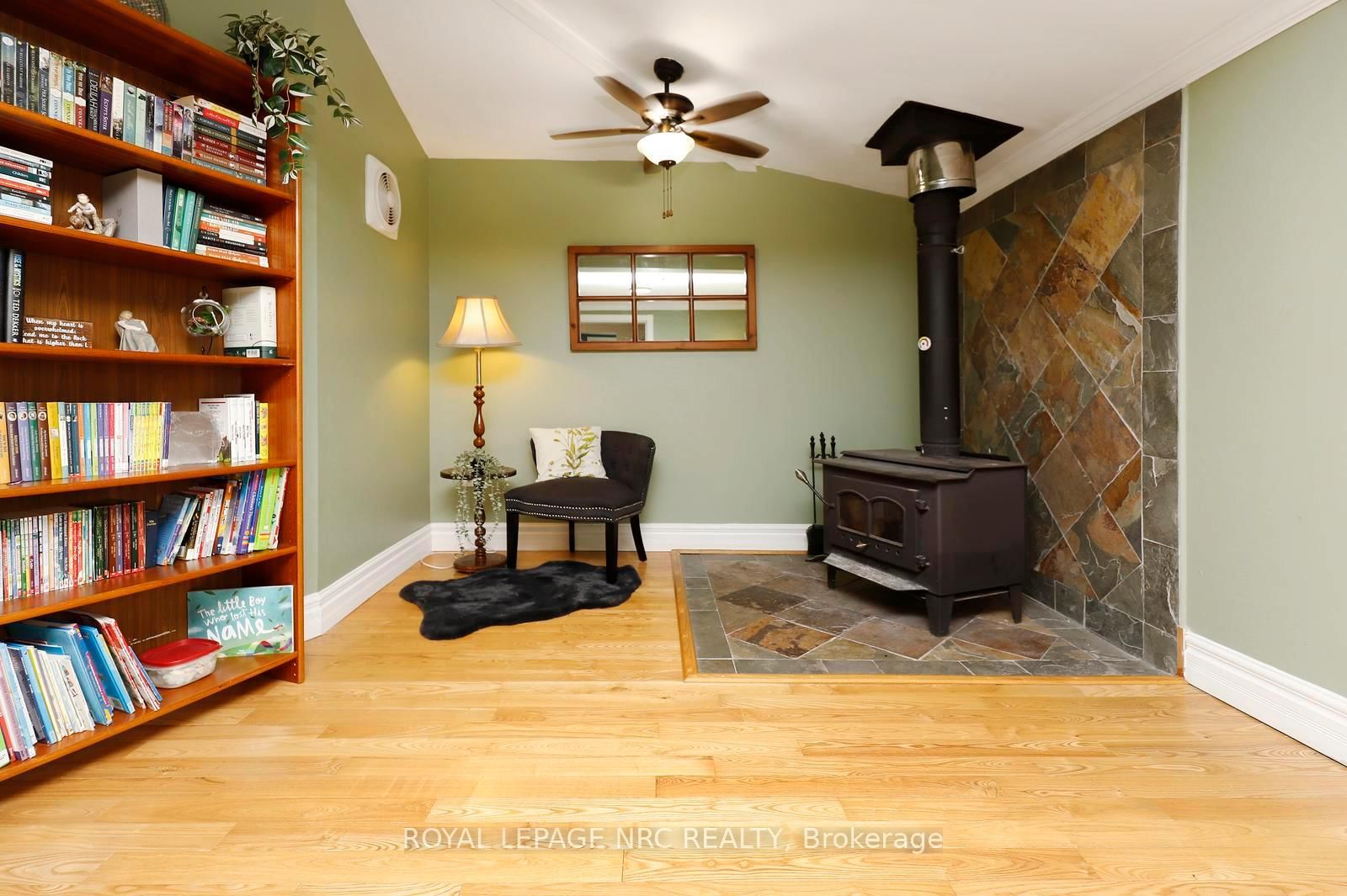 8190 Mud Street • Grimsby, ON photo 12