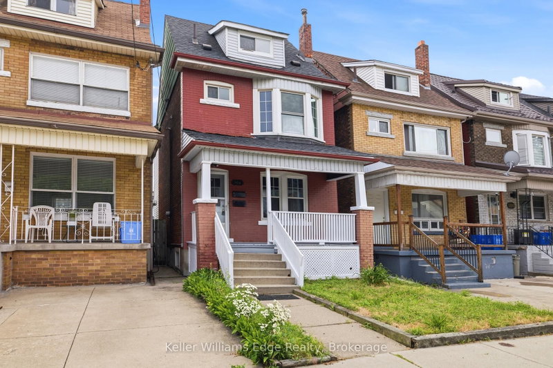 104 Rosslyn Avenue N
