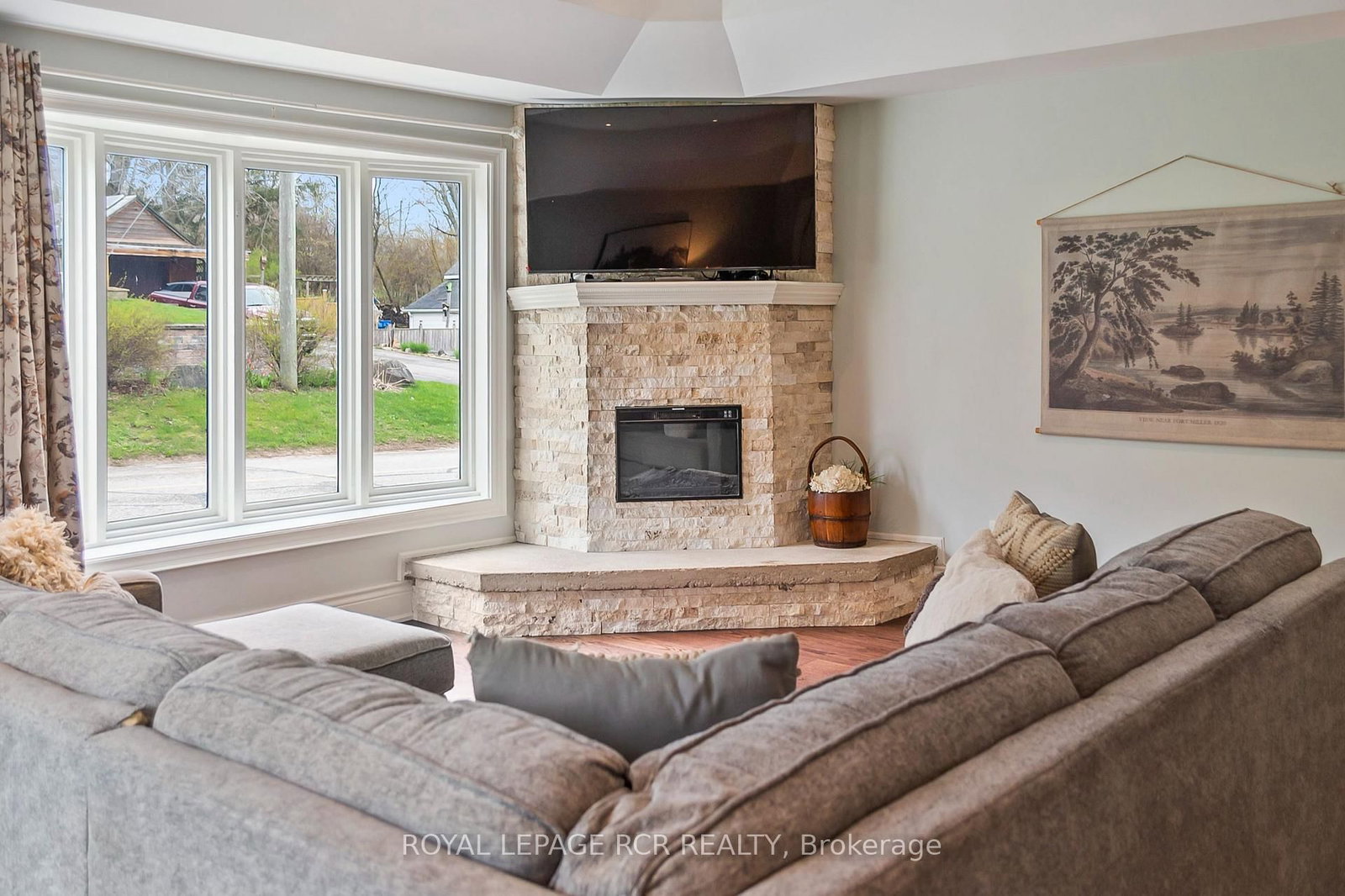 12 Mill Street • Amaranth, ON photo 5