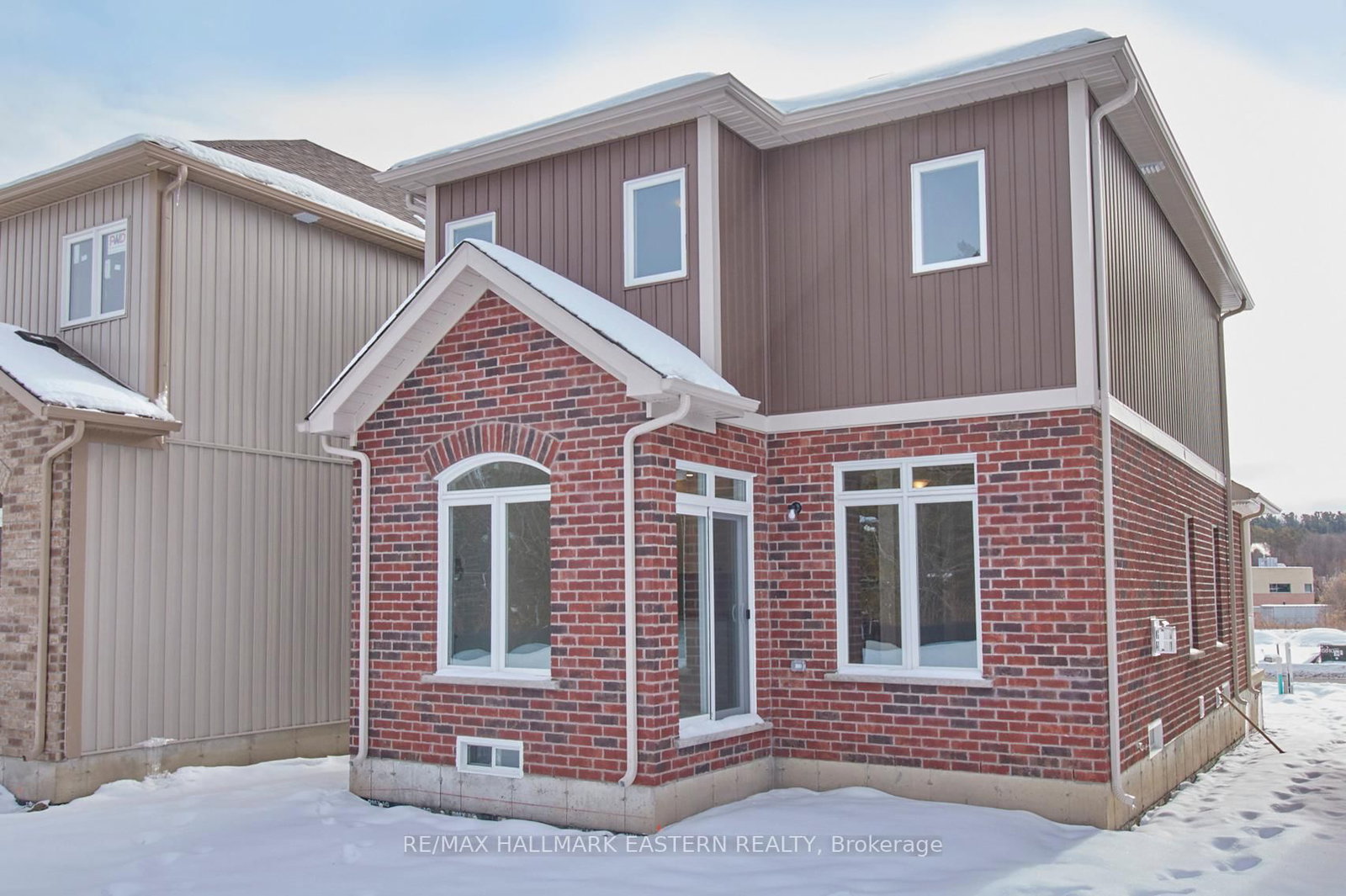 17 Coldbrook Drive • Cavan Monaghan, ON photo 4