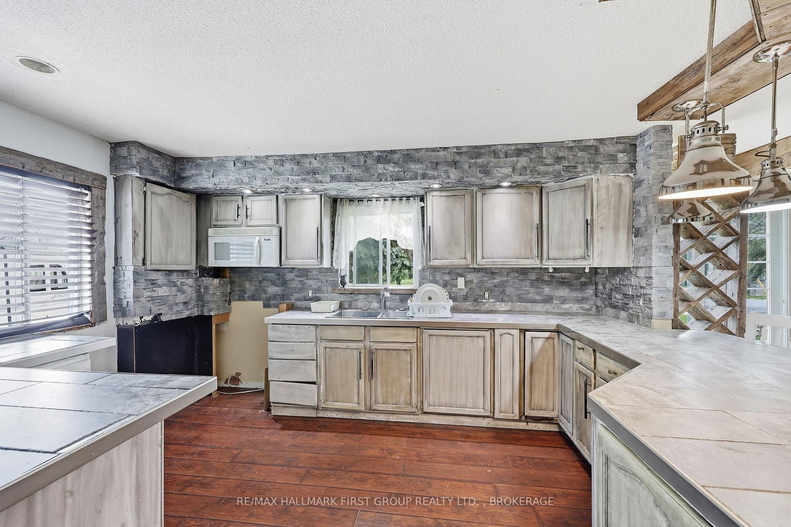 469 Absalom Road • Bath, ON photo 9