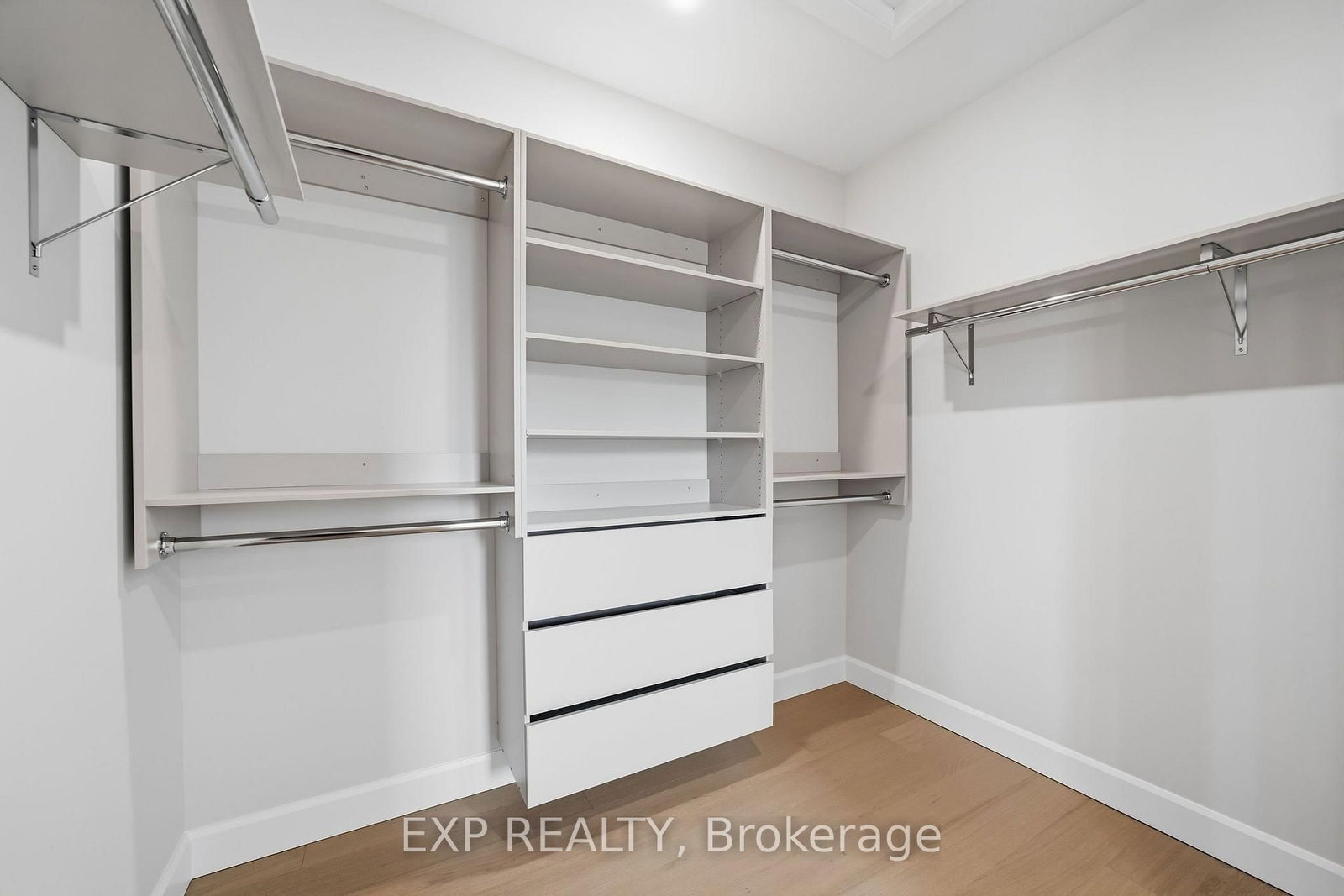 253 John Street • Warwick, ON photo 26