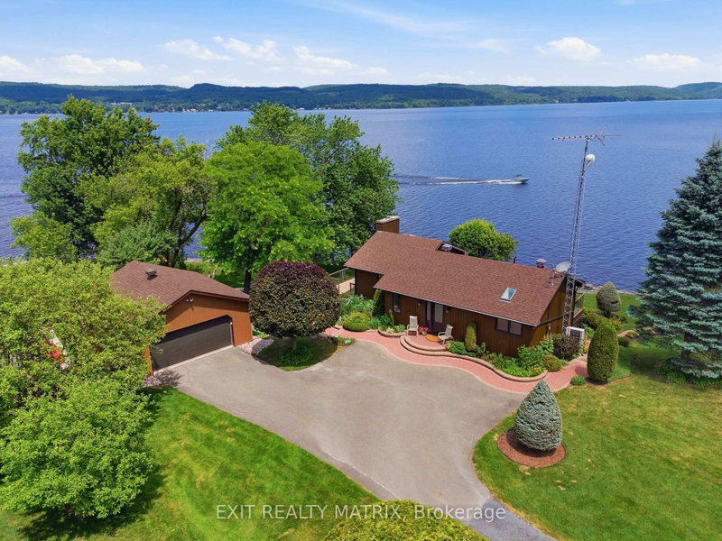 2176 Bay Road, Champlain