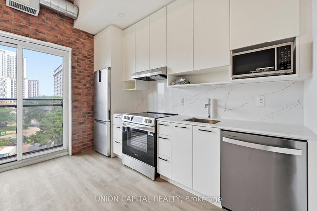 406 - 206 King Street W