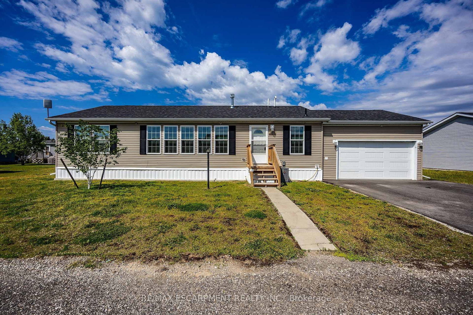 11 Hickory Hollow • Haldimand, ON photo 1