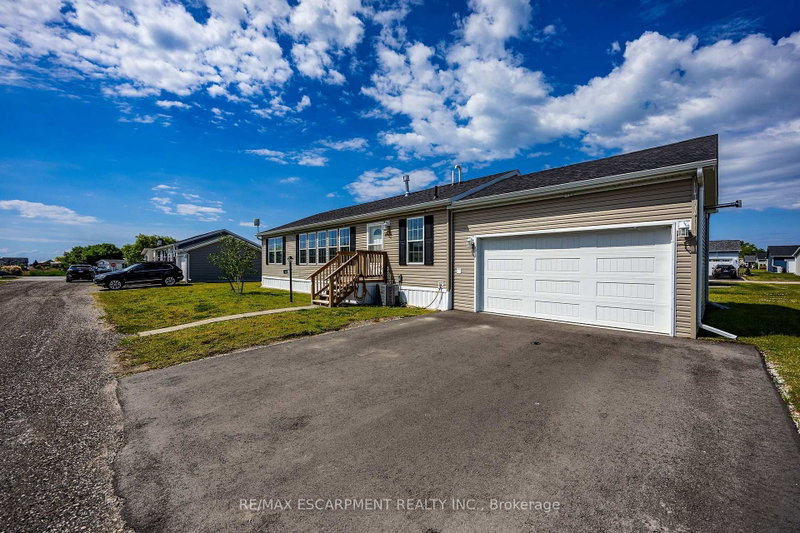 11 Hickory Hollow