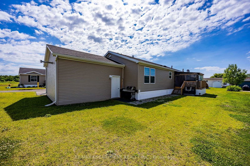 11 Hickory Hollow