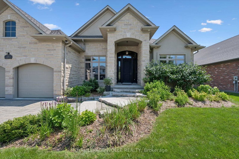 596 Regal Pl photo 5