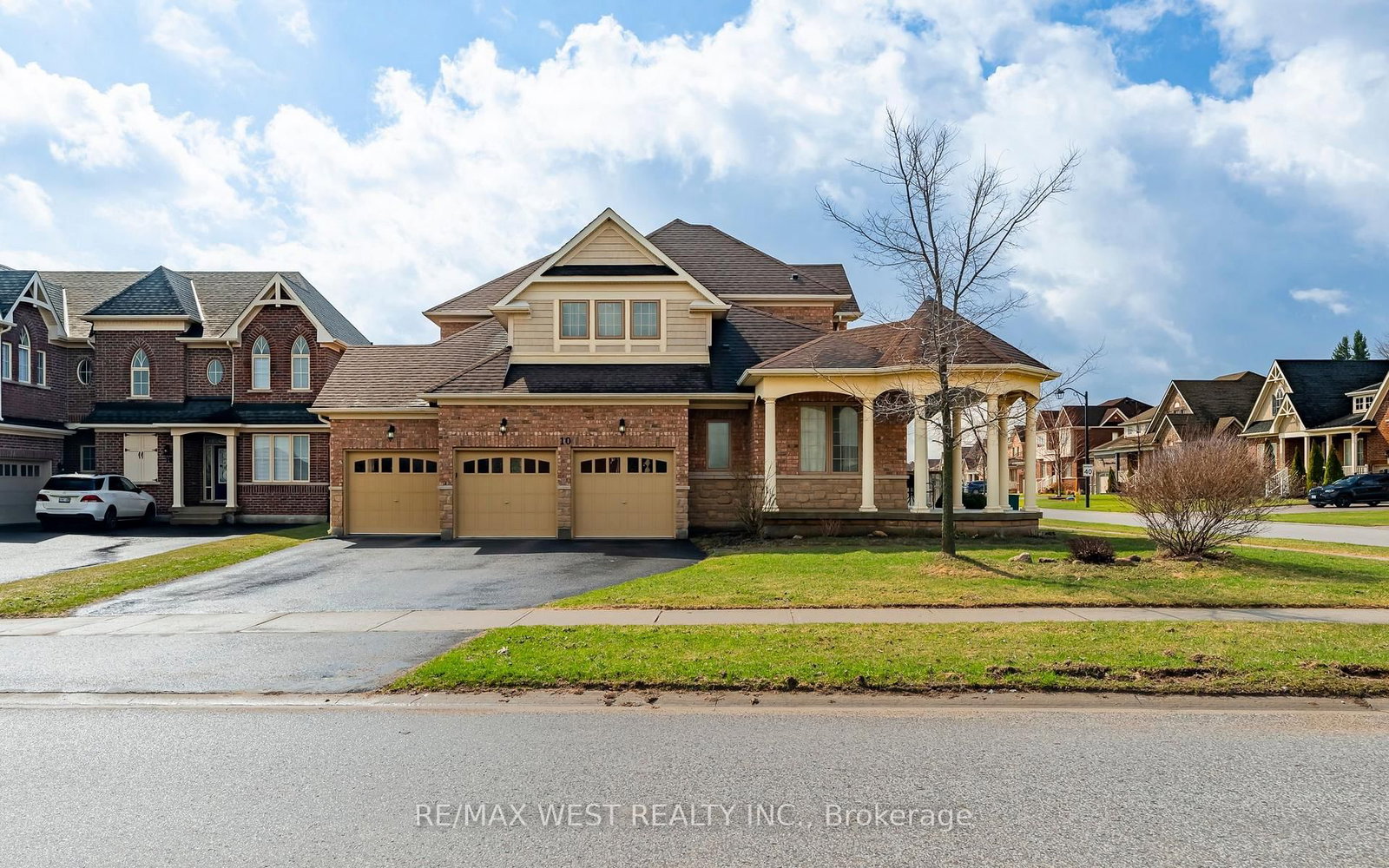 10 Stonegate Avenue • Mono, ON photo 1