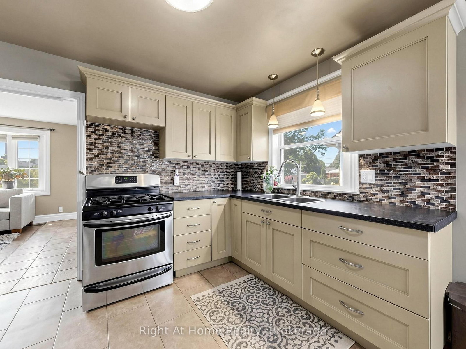 536 Barbara Street • Cobourg, ON photo 8