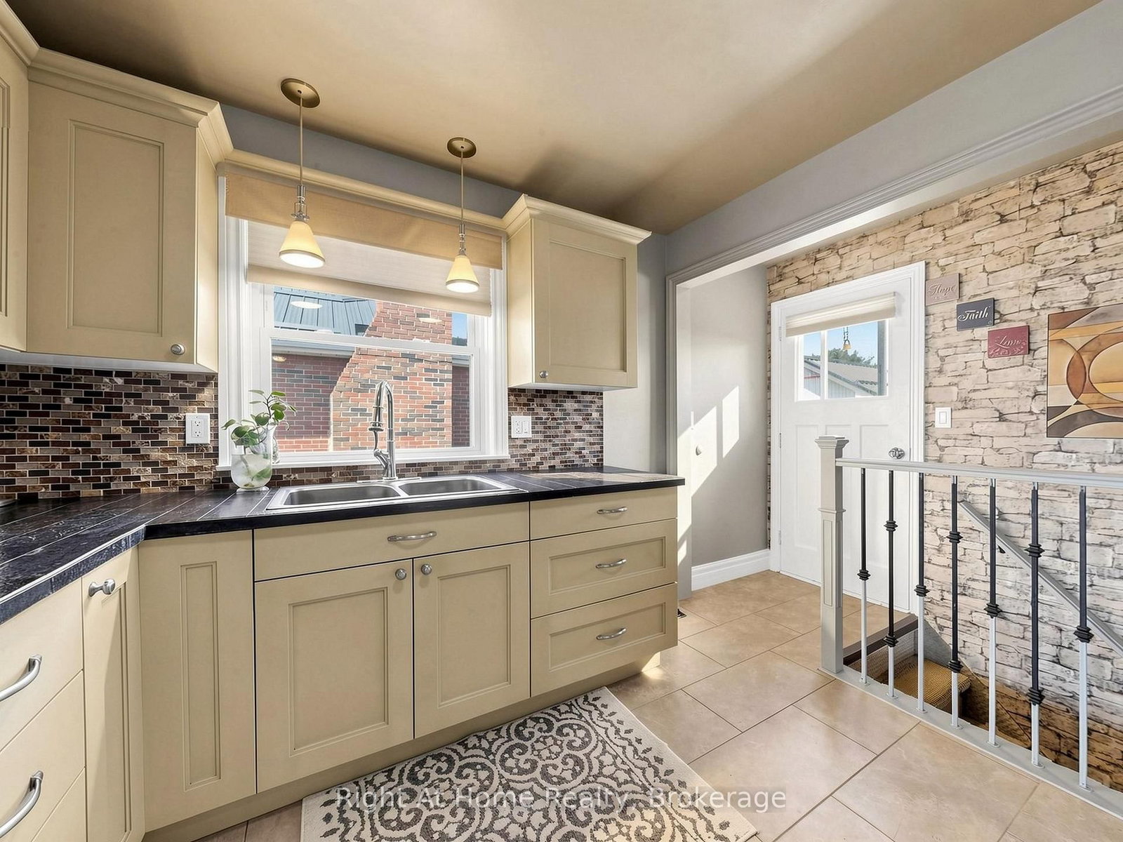 536 Barbara Street • Cobourg, ON photo 9
