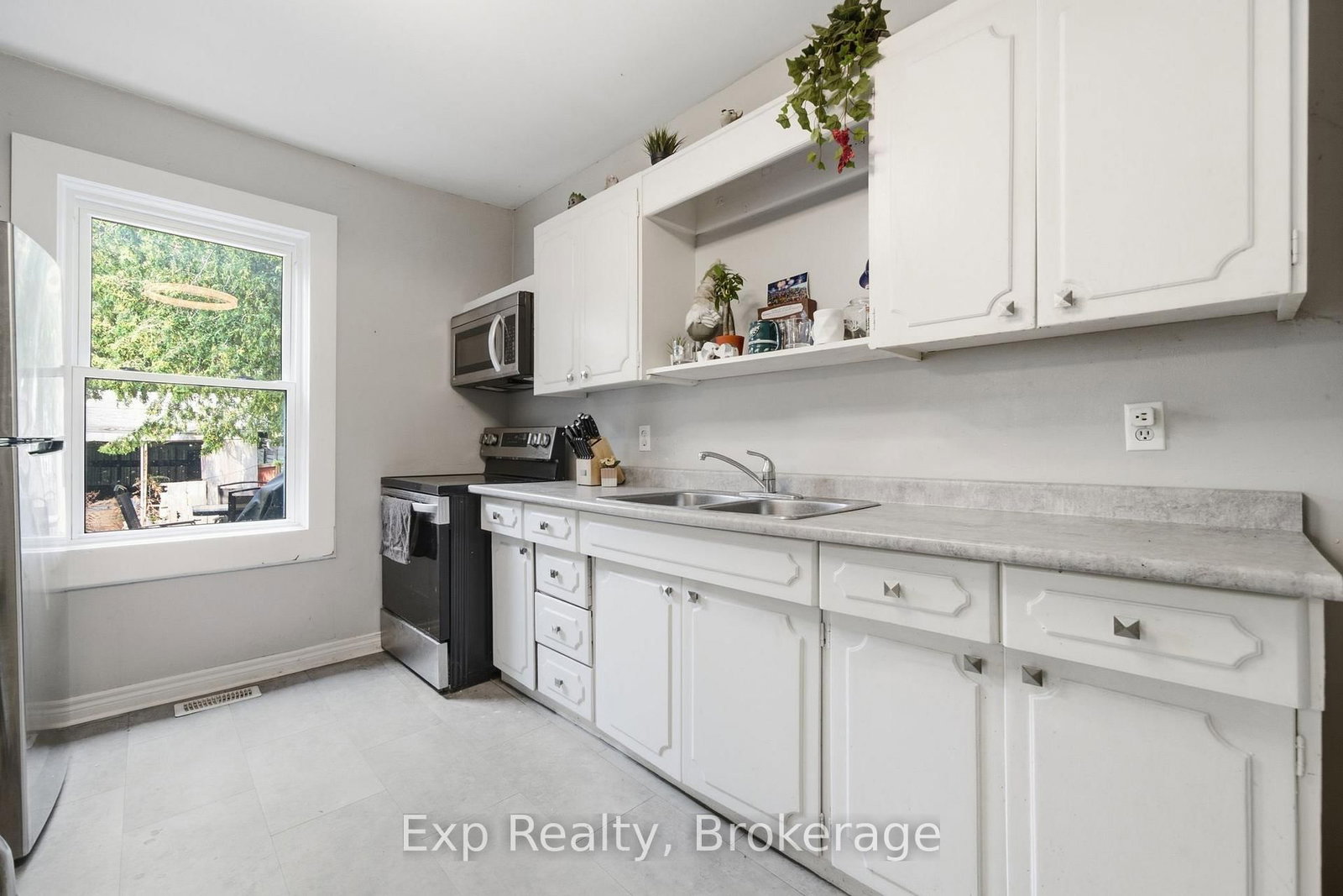 18 Charlotte Street • Belleville, ON photo 15