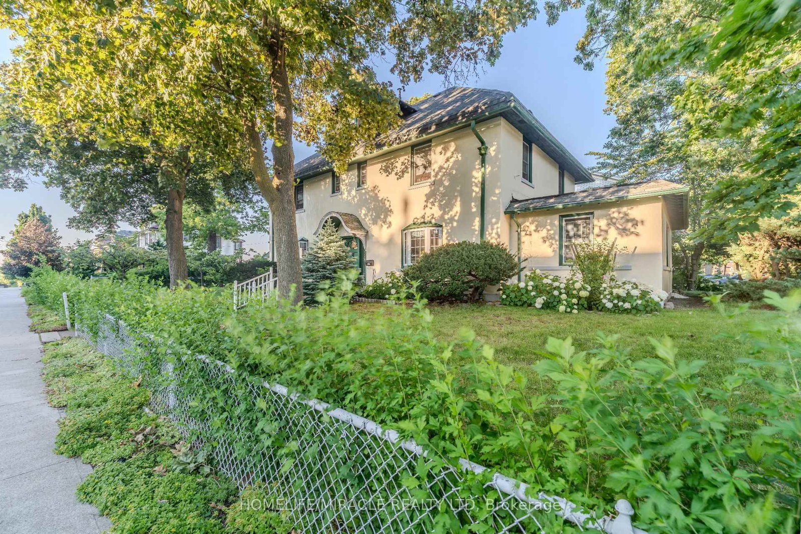 5214 Third Avenue • Niagara Falls, ON photo 2