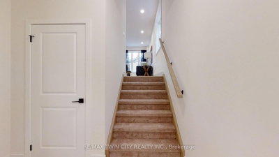 77 CHRISTOPHER Court • London South, ON photo 2