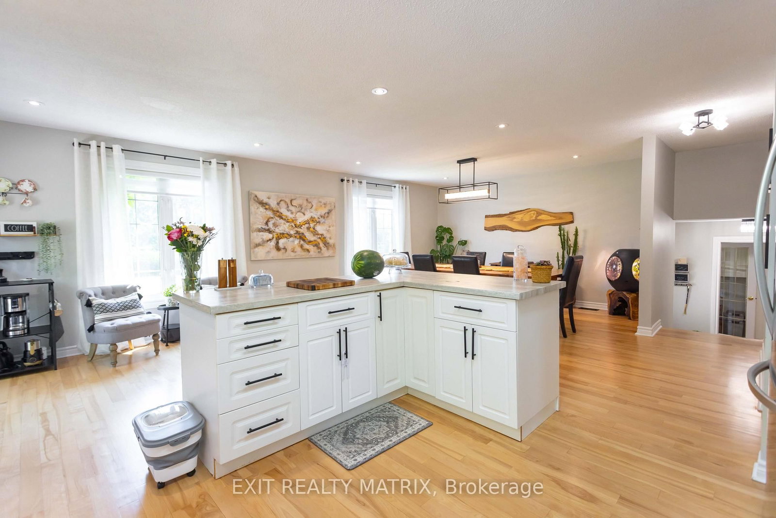 8399 Rowan Drive • Metcalfe, ON photo 12
