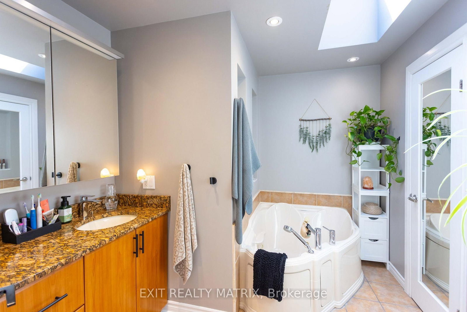 8399 Rowan Drive • Metcalfe, ON photo 19