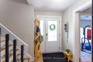 8399 Rowan Drive • Metcalfe, ON photo 3