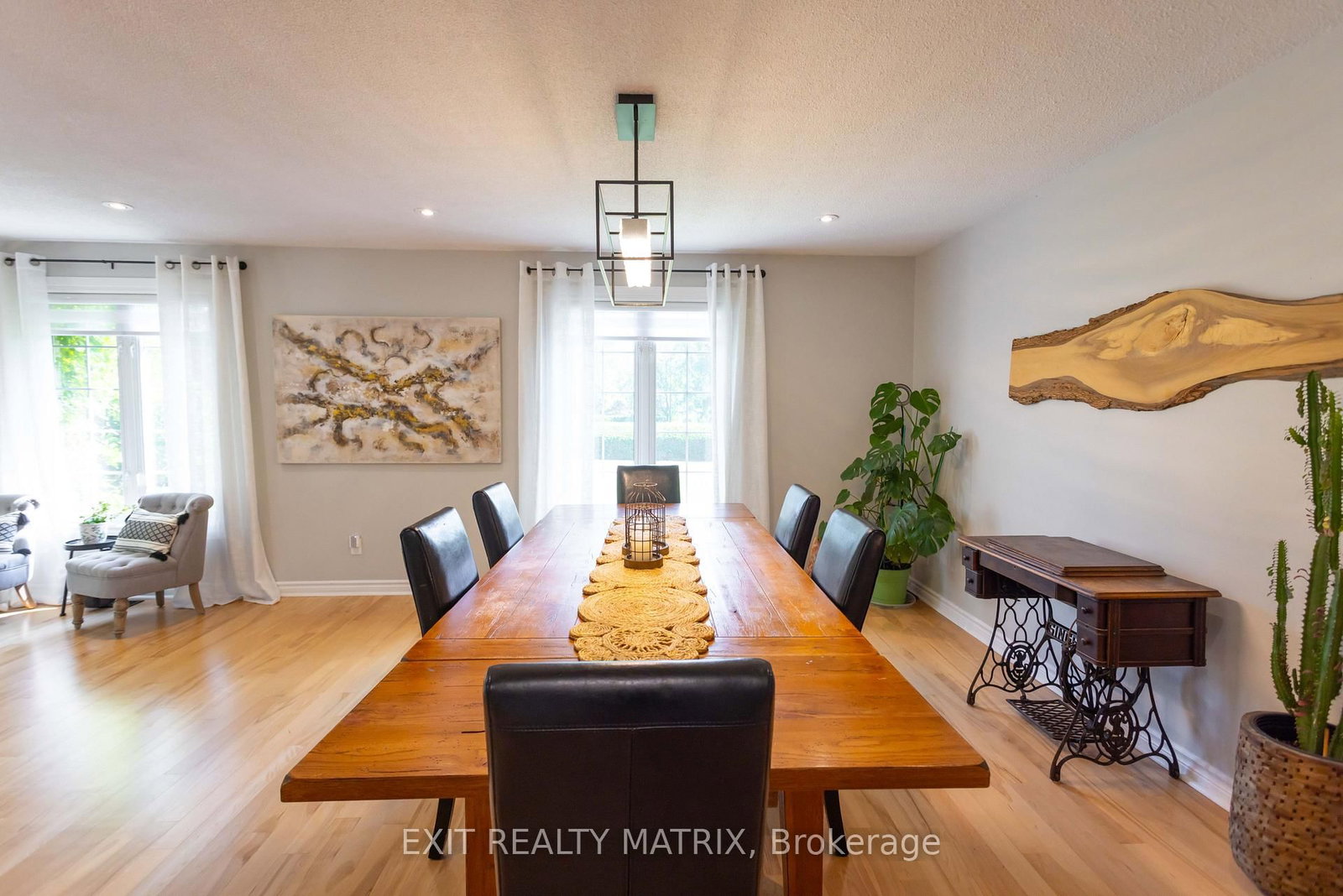 8399 Rowan Drive • Metcalfe, ON photo 5