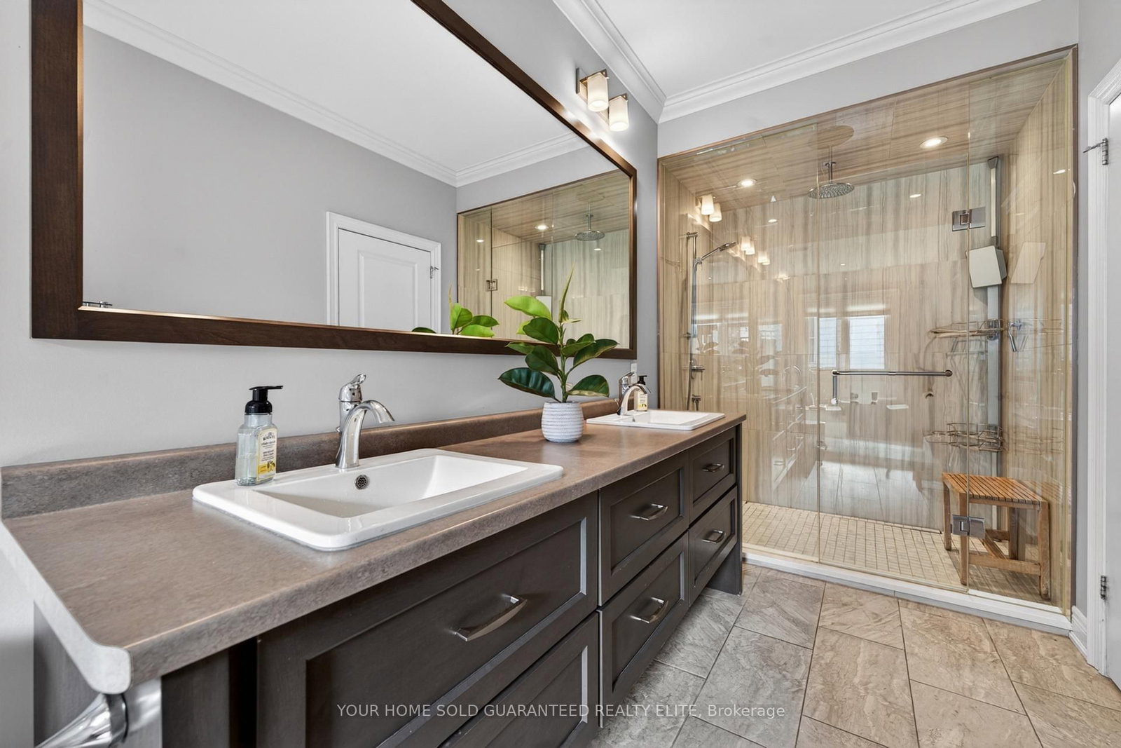 116 Livingston Avenue • Grimsby, ON photo 15