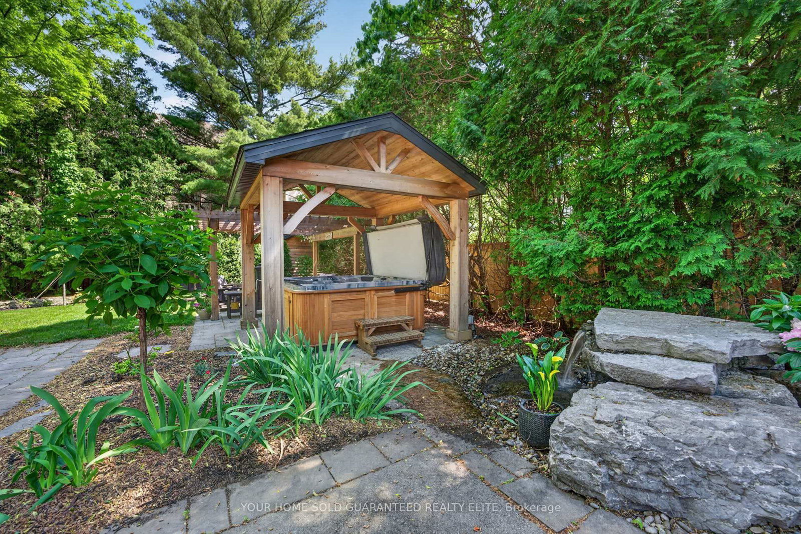 116 Livingston Avenue • Grimsby, ON photo 40